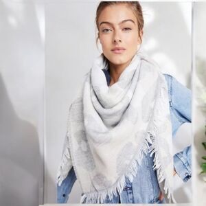 Anthropologie Camo Oversized Blanket Scarf Wrap Frayed Edges Gray White 52"x52"